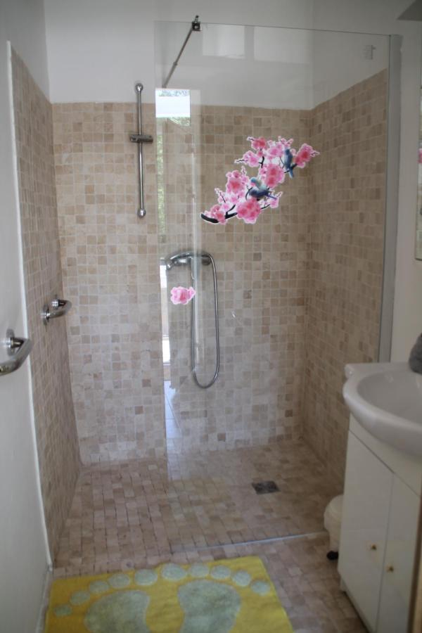 Au Bonheur De Lili Apartment Fontaine-de-Vaucluse Ngoại thất bức ảnh