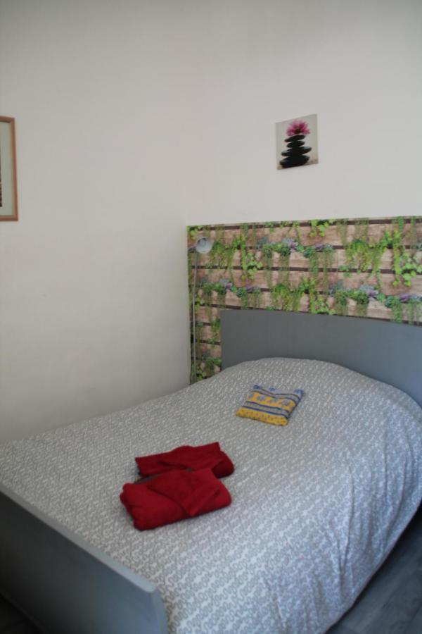 Au Bonheur De Lili Apartment Fontaine-de-Vaucluse Ngoại thất bức ảnh